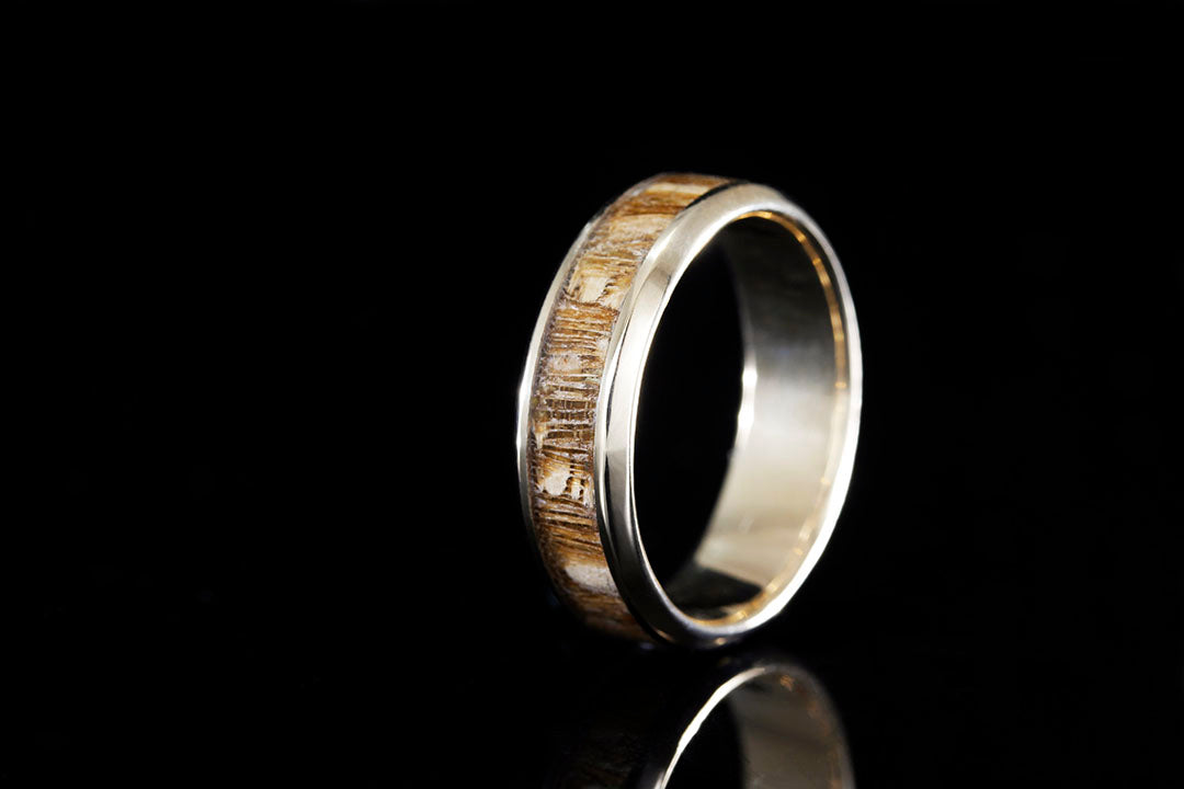 MEN'S CHAMFERED EDGE YELLOW GOLD LEOPARD WOOD RING