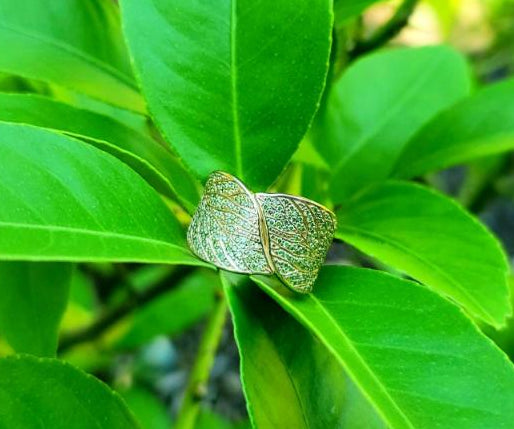 Leaf Ring made from Yellow Gold and Green Diamond on a plant