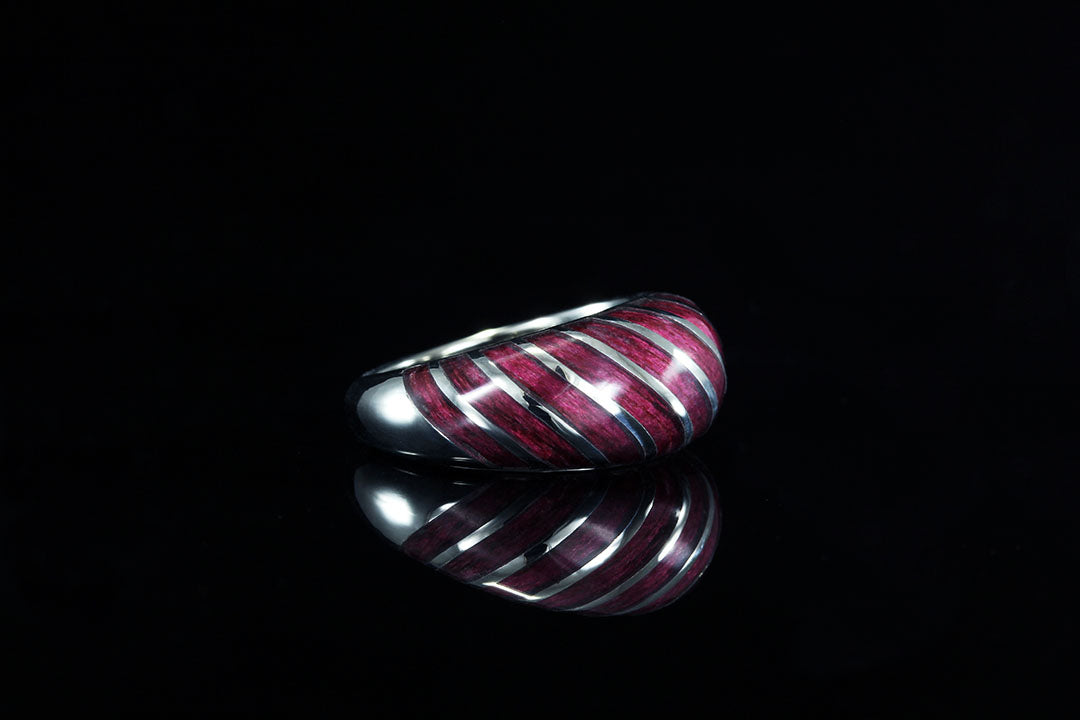 Sideview 14 karat gold ring with purpleheart wood, silver lining, side view, Chasing Victory