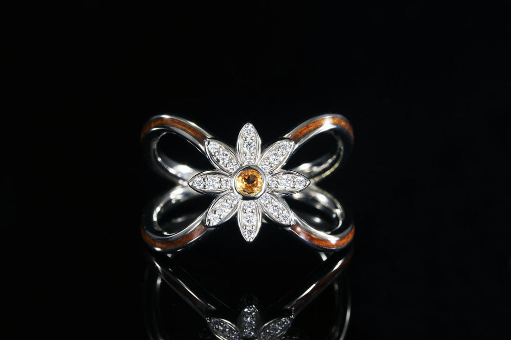 APPLE WOOD FLOWER FASHION RING